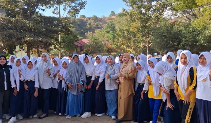 Gempur Anemia dan Stunting, Dinkes Bima Edukasi Siswa SMP Lewat Aksi Bergizi Serentak
